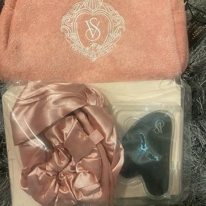 Victoria’s Secret and make up bag velvet pink